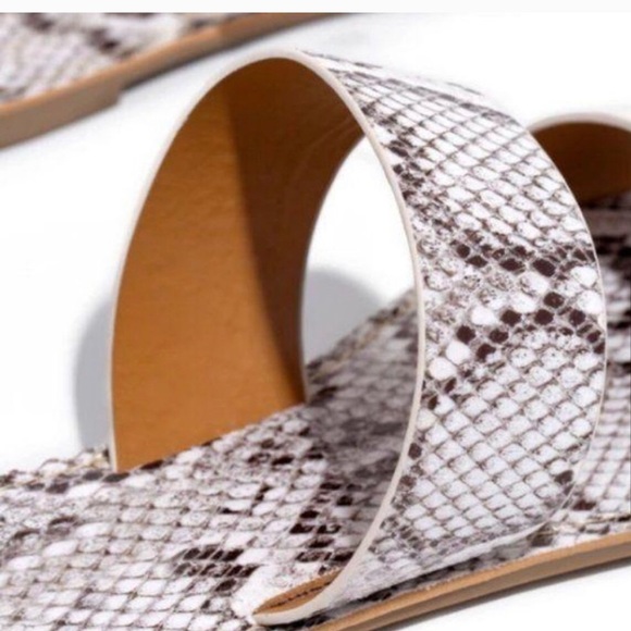 Snake Print Double Strap Sandals 💕 - Picture 5 of 6